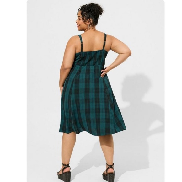 TORRID NWT Midi Seersucker Button Front Dress - Picture 3 of 6